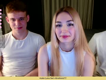 couple Chaturbate Cam Girls with lovelypeachs