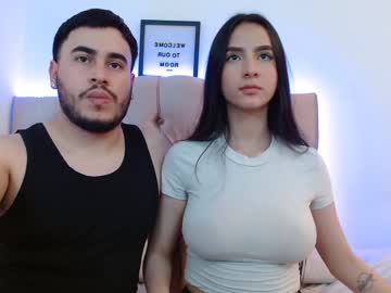 couple Chaturbate Cam Girls with moonbrunettee