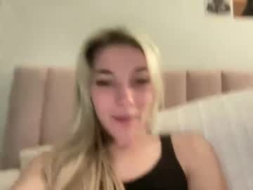 girl Chaturbate Cam Girls with bee_my_passion