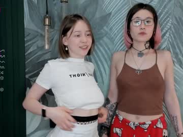 couple Chaturbate Cam Girls with kendraguy
