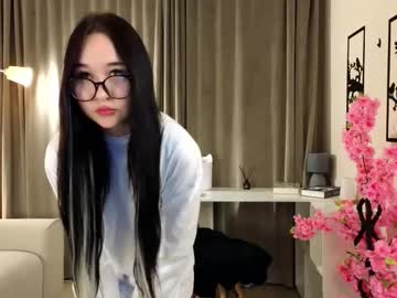 girl Chaturbate Cam Girls with kira_dram