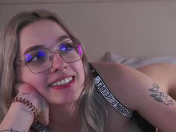 girl Chaturbate Cam Girls with elinacherry