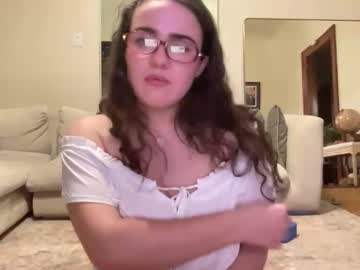 girl Chaturbate Cam Girls with lucyvale22101