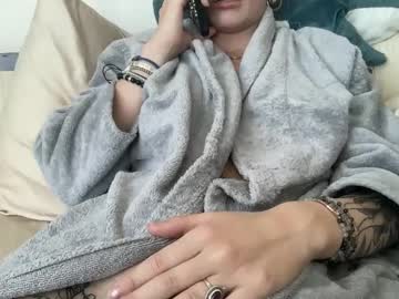 couple Chaturbate Cam Girls with skylarrrr1