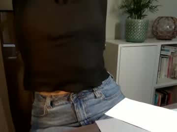 girl
        lillyandhertoyy cam image #3128