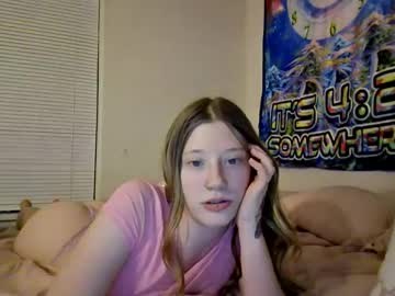 girl Chaturbate Cam Girls with ellie_vibes