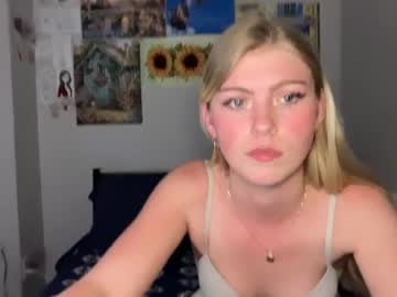 girl
        elliee81 cam image #35258