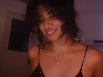 girl
        mriea_ cam image #31004