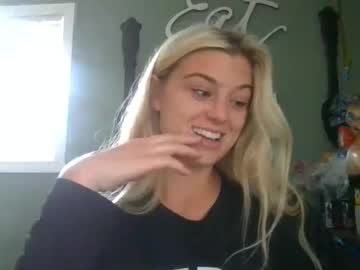 girl Chaturbate Cam Girls with queenroyal002