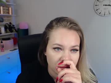 girl
        holly_bb95 cam image #12103