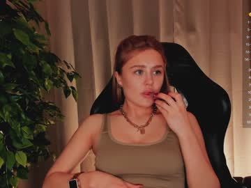 girl Chaturbate Cam Girls with henriettaexcell