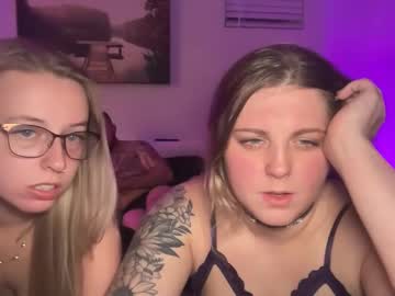 couple Chaturbate Cam Girls with lindseyluxe