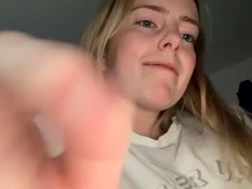 girl
        binket cam image #7748