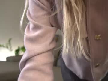 girl
        sunnivaharder cam image #24565