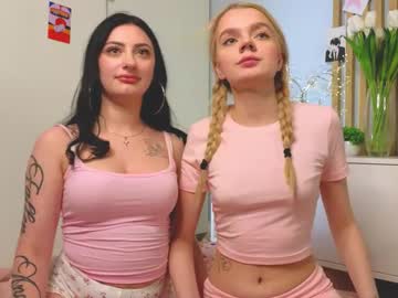 couple Chaturbate Cam Girls with hessoyummy