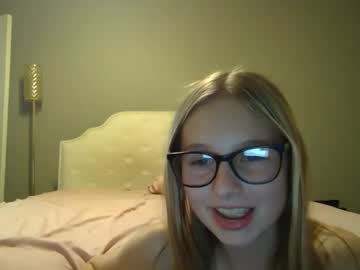 girl Chaturbate Cam Girls with lilly_starrr