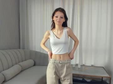 girl
        edithgalpin cam image #7614