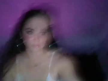 girl
        nikkivalentine34919 cam image #17850