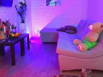 girl
        i_n_d_i_c_a cam image #731