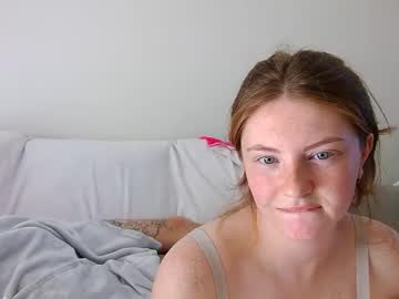 girl
        ellabarnley cam image #18029