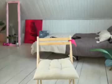 girl Chaturbate Cam Girls with emiliya057