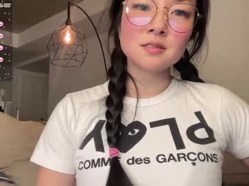 girl
        mia_wu cam image #2905