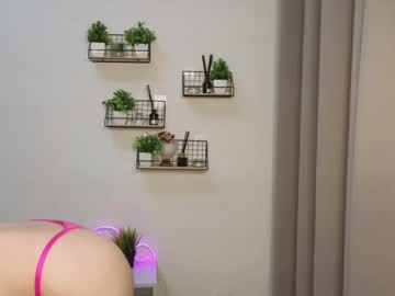 girl
        parents_are_watching cam image #30345