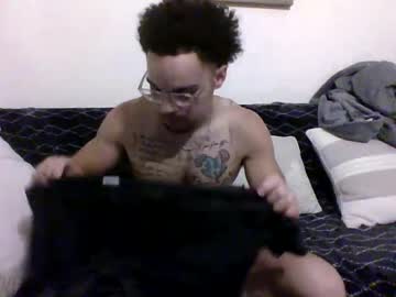 couple Chaturbate Cam Girls with kiingshredded