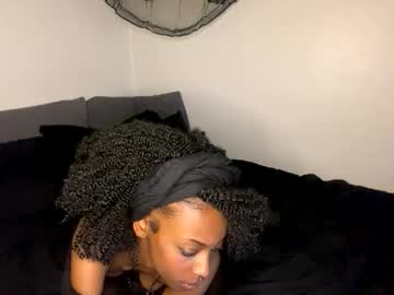 girl Chaturbate Cam Girls with trixie_luv