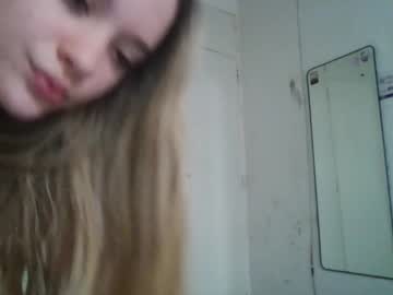 girl
        pinklola31 cam image #19991