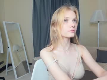 girl
        maidagentile cam image #12946