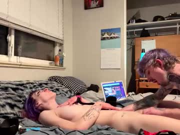 couple Chaturbate Cam Girls with ravenxbeastie