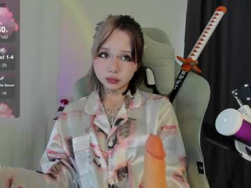 girl
        gummi_heart cam image #13230