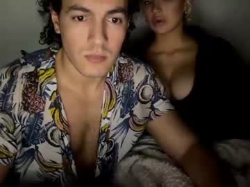 couple
        chulo33333 cam image #1038
