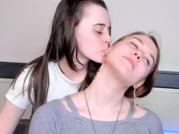 couple
        two_girls_on_da_stream cam image #5075