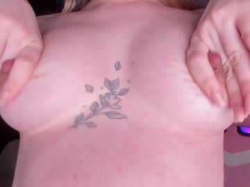 girl
        wet_lab cam image #21478