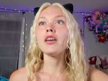 girl Chaturbate Cam Girls with lilfknsquirt