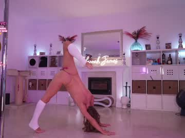 girl
        hannahjames710 cam image #195