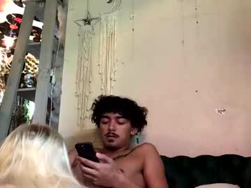 couple Chaturbate Cam Girls with ashhlynnn