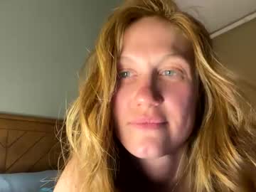 girl Chaturbate Cam Girls with petalingpussy