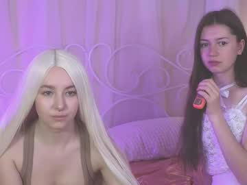 couple Chaturbate Cam Girls with essmii