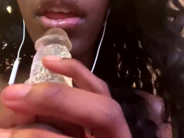 girl Chaturbate Cam Girls with lilyblloom