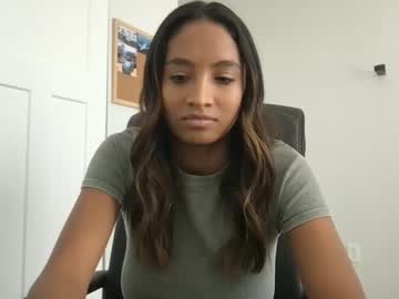 girl
        therealgiana cam image #21990