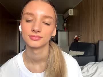 girl
        aundreaschindewolf cam image #36499