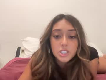 girl
        carlylark cam image #16275