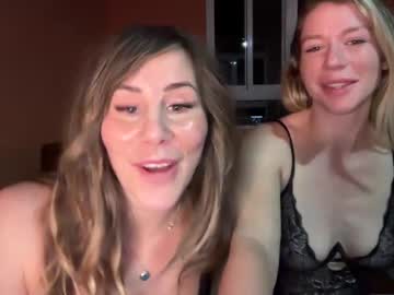 couple Chaturbate Cam Girls with novafoxx