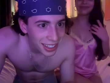 couple Chaturbate Cam Girls with yaraandleo