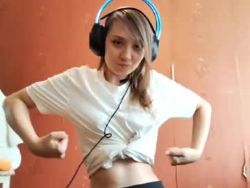 girl
        lucy_blush cam image #28594