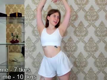 girl
        ashley_winks cam image #24558