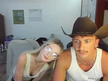 couple
        cowsgomoo101 cam image #11635